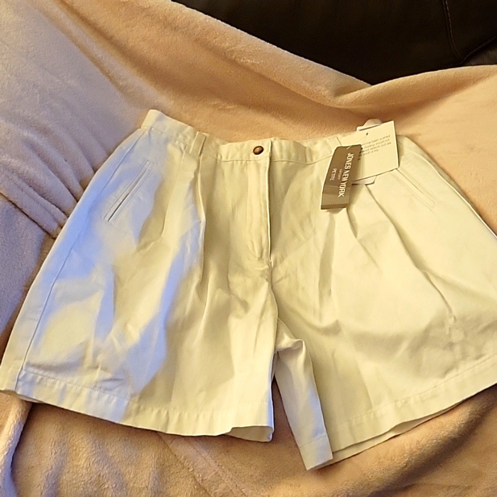 Jones New York Sport white pleated front shorts 100% cotton 3 pockets 10P NEW…